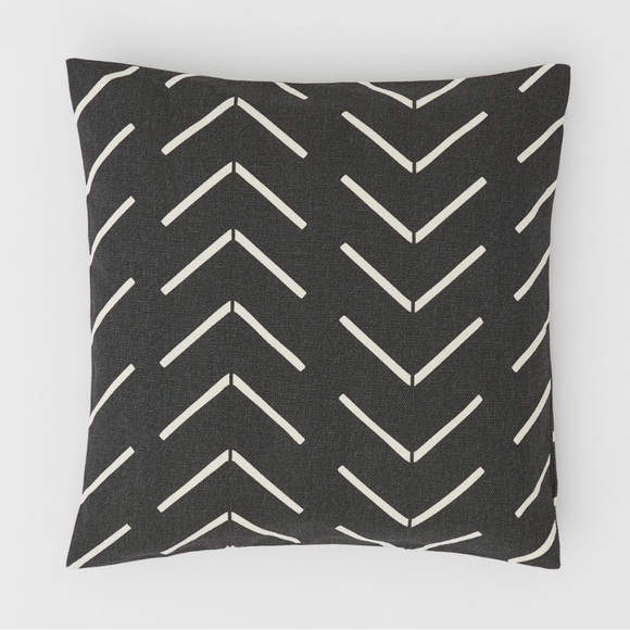 ✨Dark Gray & Cream Graphic Print Pillow Cover - Picture 3 of 8